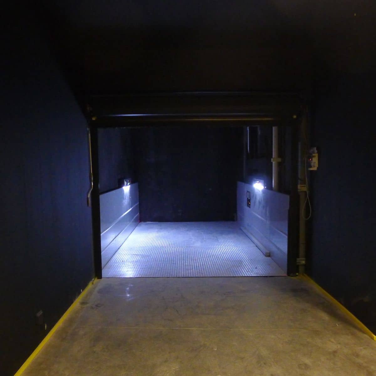 monte voiture garage