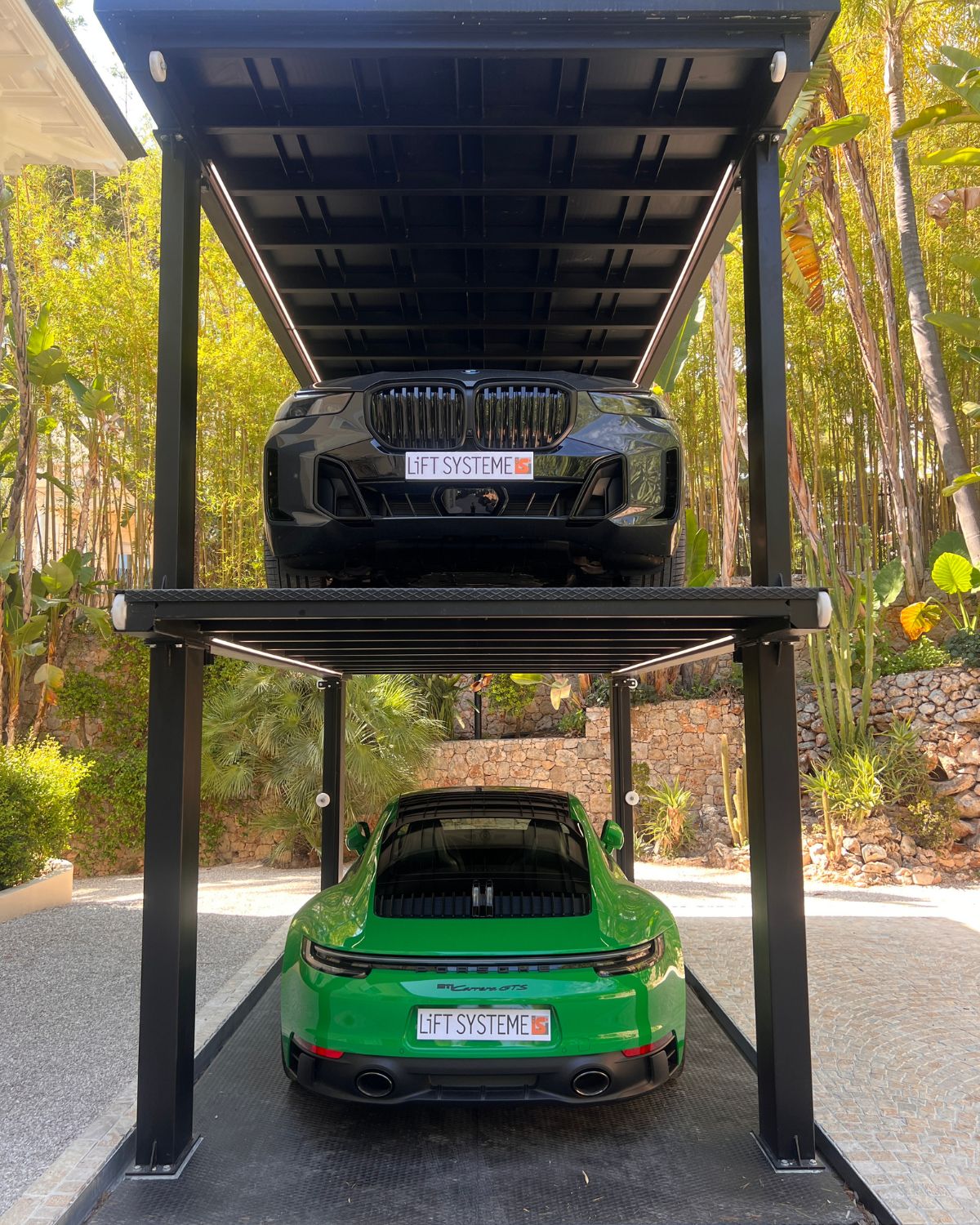 Double ascenseur voiture