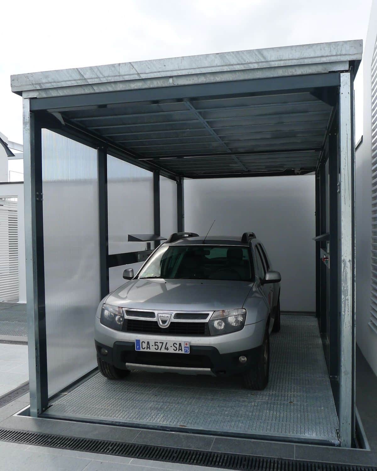 monte voiture enterré